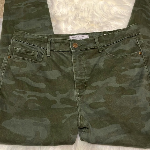 Social Standard by Sanctuary Green Camo High Rise Skinny Jeans Size 10 - Picture 6 of 10